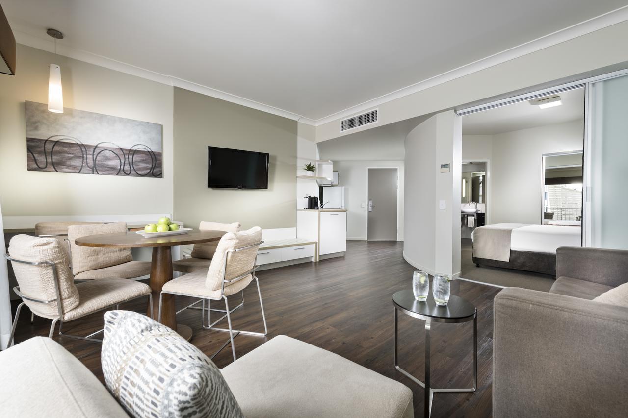 Grand Hotel And Apartments Townsville Exterior foto
