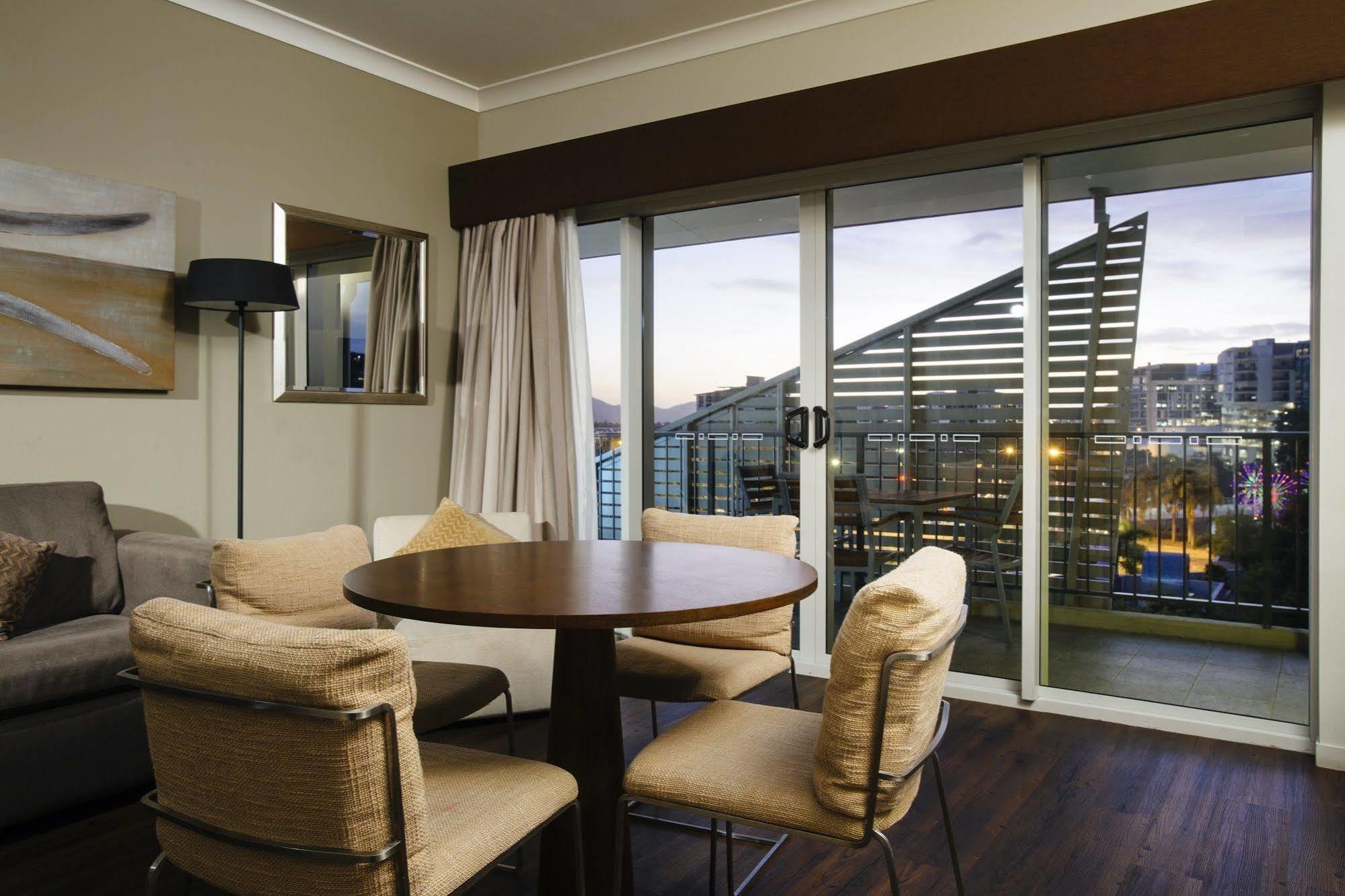 Grand Hotel And Apartments Townsville Exterior foto